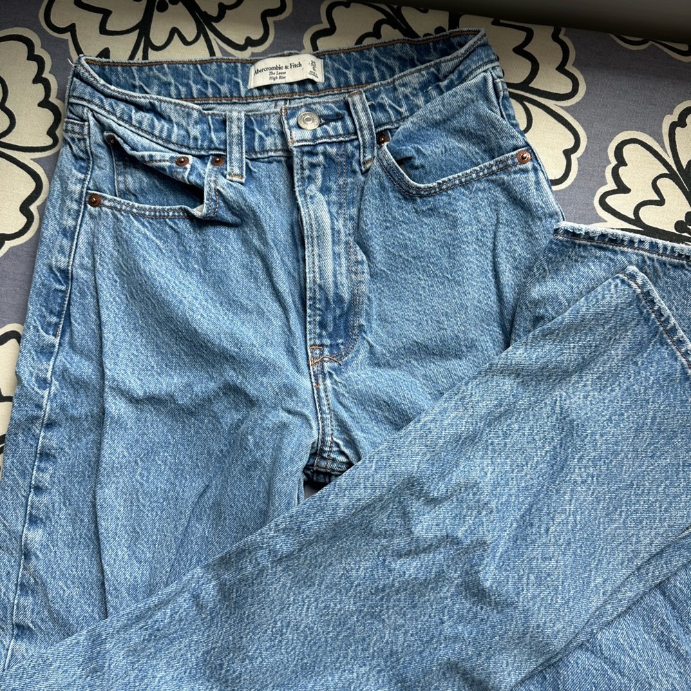 Abercrombie the loose high rise jeans